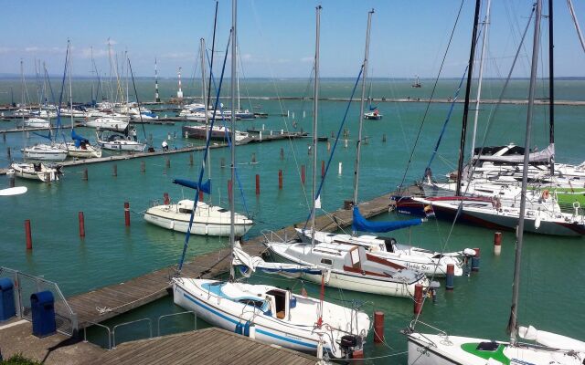 Hotel Yacht Wellness & Business