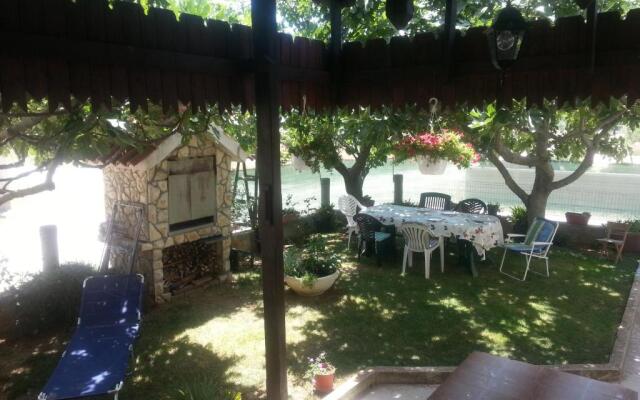 Aenona Sunny Apartment