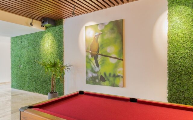 Stunning 2BR Condo Breathtaking Sky Bar Rooftop Pool Gym