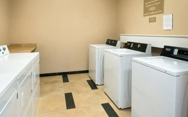 Candlewood Suites Olathe by IHG