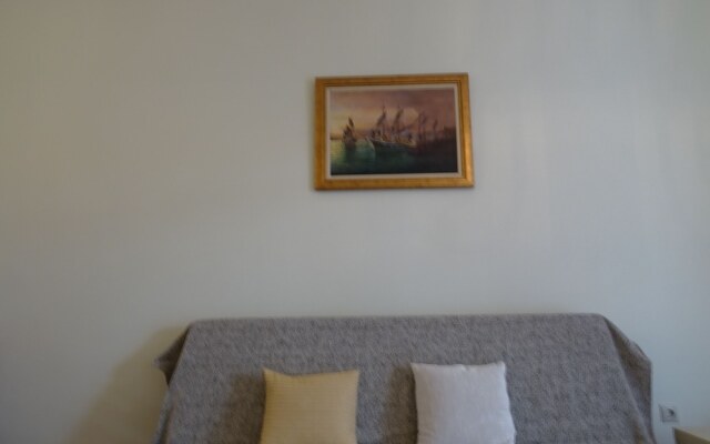 Modern Traditional Central Apartment