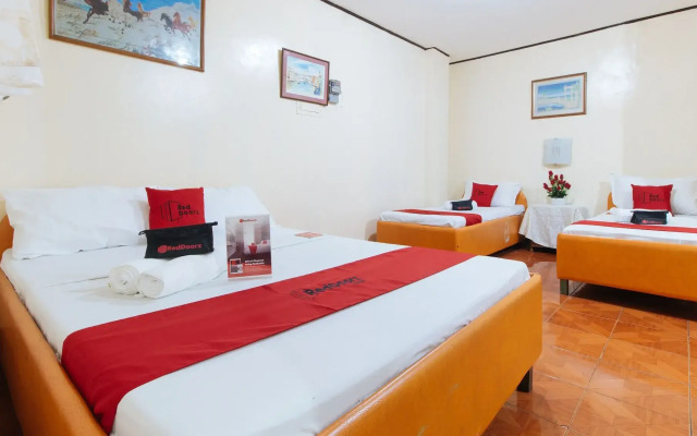 RedDoorz near East Avenue Medical Center