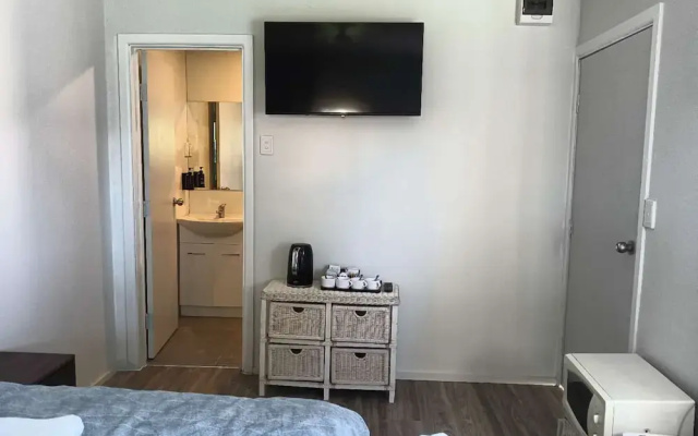 1 Bedroom garden chalet 7B