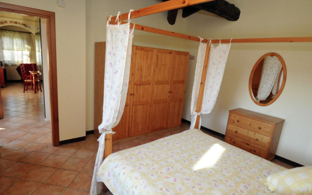 Spacious Apartment in Monticelli Brusati with Pool