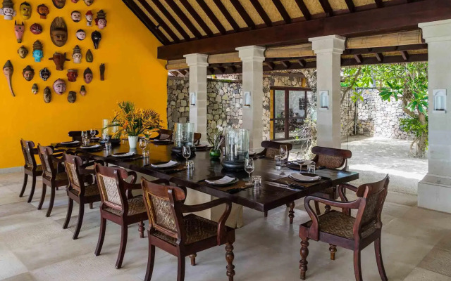 Sira Beach House