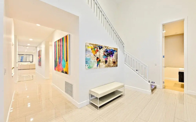 Beverly Hills Luxury Modern Palace
