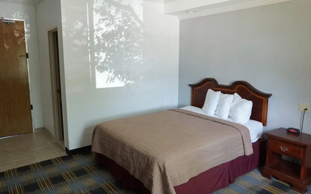 Riverview Inn & Suites