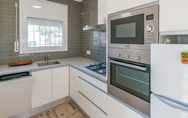 Beautiful House for 4 Only 1km From the Beach