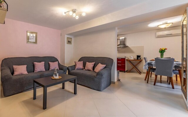 Beautiful Apartment in Liznjan With Wifi and 1 Bedrooms