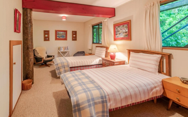 The Tree House - Akaroa Holiday Home