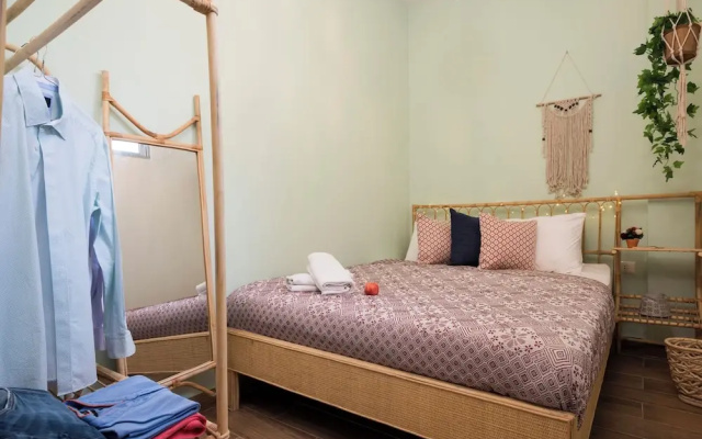 Boho-Chic Cozy 2BR - Apt & Balcony in Mar Mikhael