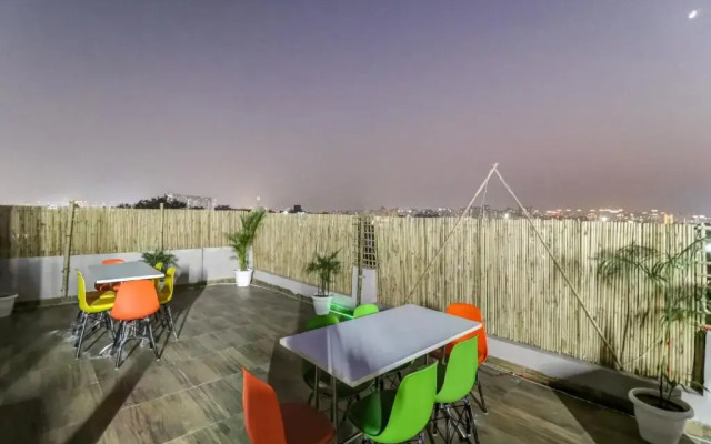 OYO Townhouse 513 Hotel Skylight Near Medanta Hospital