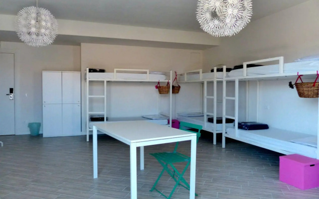 Meet Gardalake Hostel
