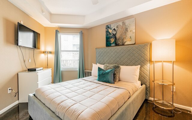 BC-324: Channelside Luxury Apartment