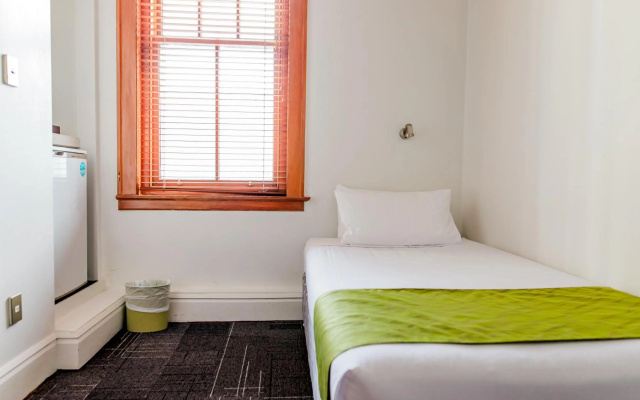 The Cambridge Hotel & Backpackers – Guest Rooms – Wellington
