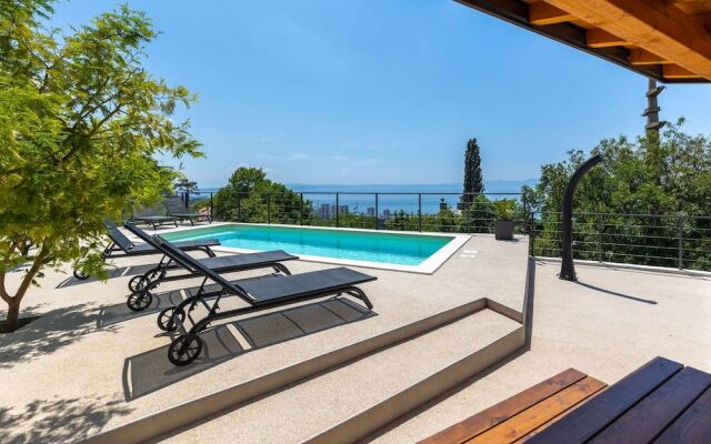 Pool And Garden Apartment Happy Sound