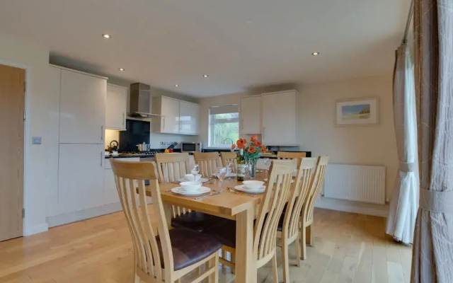 Comfy Holiday Home in Saint Columb With Garden