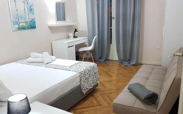 Olive Apartment- Athens Center, 4 BD, 1.5 BATH