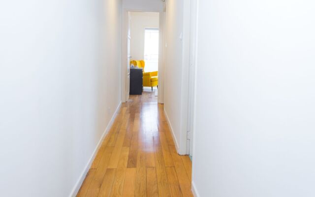 Liiiving - Downtown Balcony Apartment