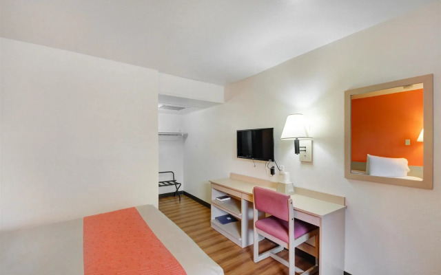Motel 6 Wichita, KS