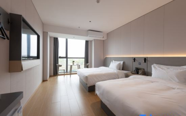 Yifeng  Hotel