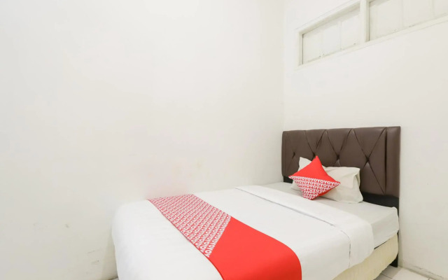 OYO 1111 Pasar Baru Inn