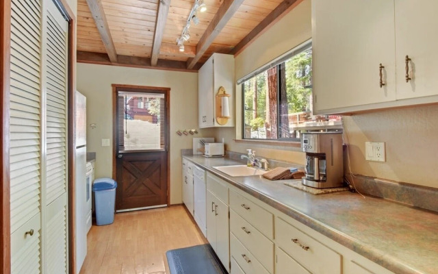 Jerves Tahoe Vacation Cabin by RedAwning