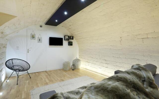 Pick A Flat's Upper Marais Apartments- Rue du Faubourg Saint-Martin