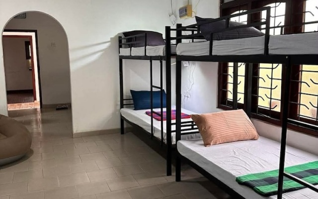 R BackPacker Hostel