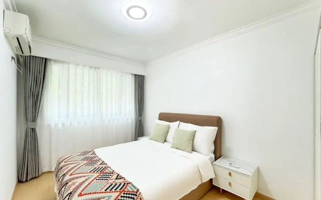 Tyms Gubei  2BR Apt near Gubei Road