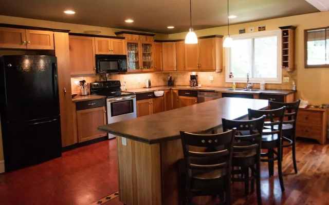 Auberge Kicking Horse Guest House