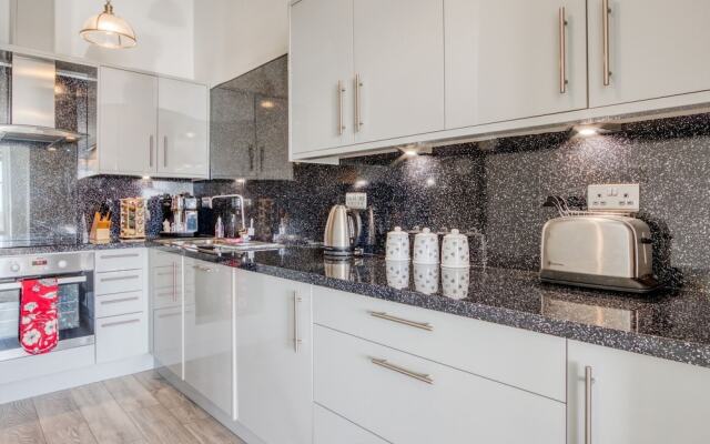 Lovely Apartment Near Town Center