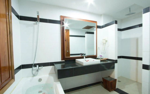 Royal Empire Hotel