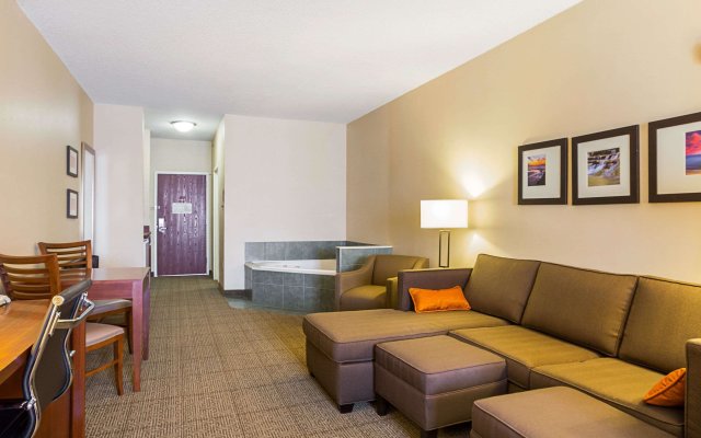 Comfort Suites Twinsburg