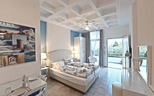 Seafront Studios & Apartments