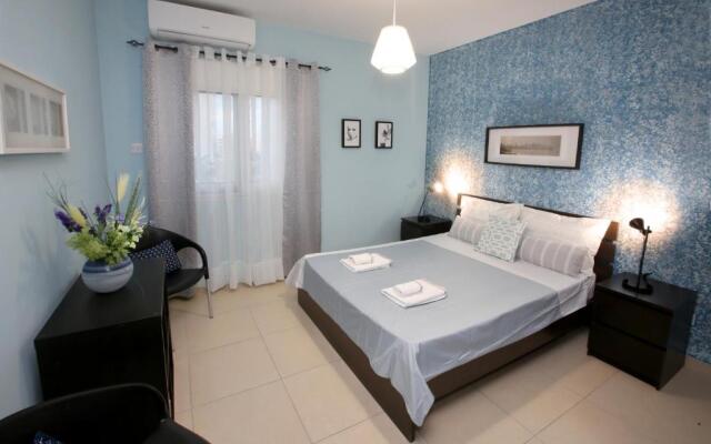 930m To Beach 2 Bedroom Veranda Perfect Located