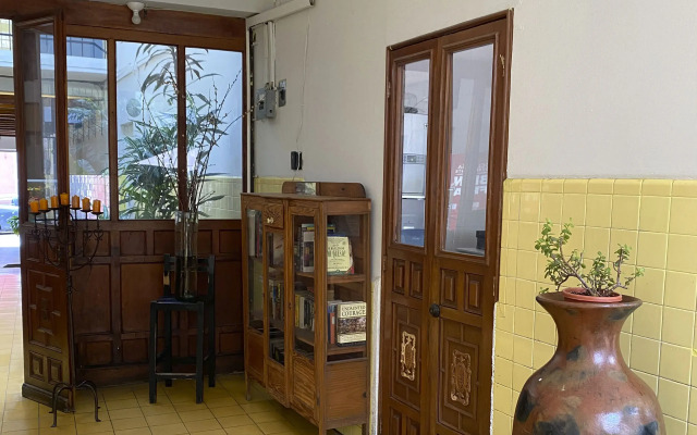 Hotel and Hostel Allende Morelia