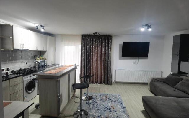 Apartament cu 2 camere zona Hanul cu Peste