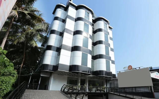 OYO 10611 Hotel Malabar Illam