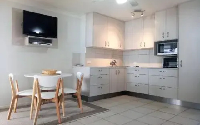 Cranbourne Court Unit 7