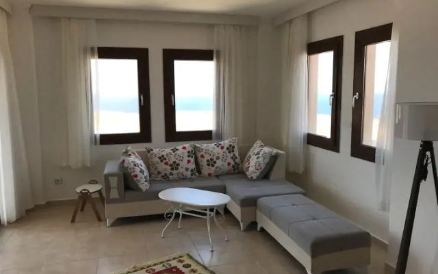 Villa with Hot Tub in Peninsula
