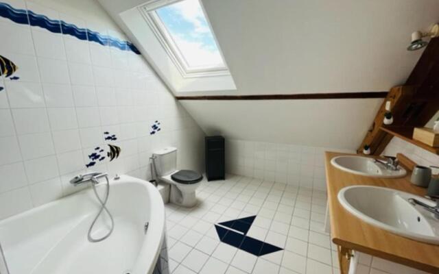 Nice 130m With Terrace Garden In Vannes