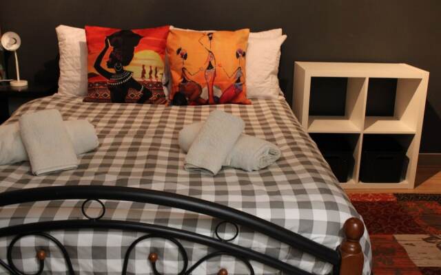Impeccable Spacious 6-bed House in Romford