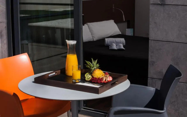 Hotel Tach Madrid Airport