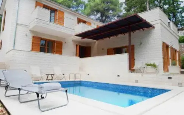 Private Villa BIANCO for 1-10 person with pool, enjoy holidays by the sea! FREE Kajak & Mountainbikes, GREAT living area & privacy, FREE mooring to 6,5 m BOAT!!