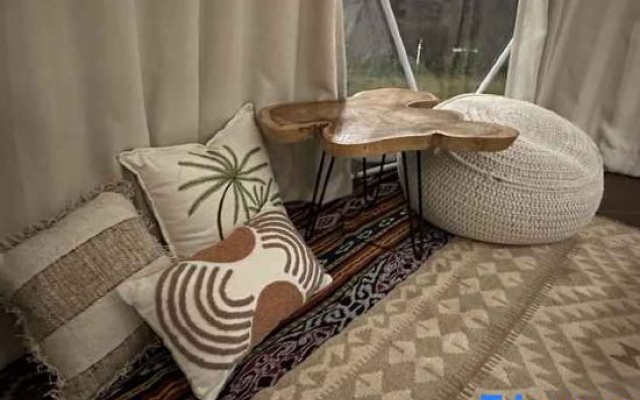 Glamping @ Pebbles & Fins