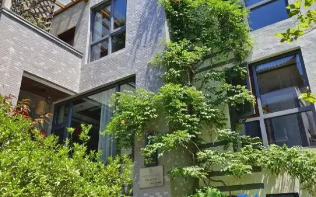 Wuyuan Fangzi Tea Homestay (Wuyuan High-speed Railway Station Xiangao Ancient City Branch)