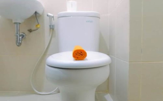 Bale Hinggil by Eric