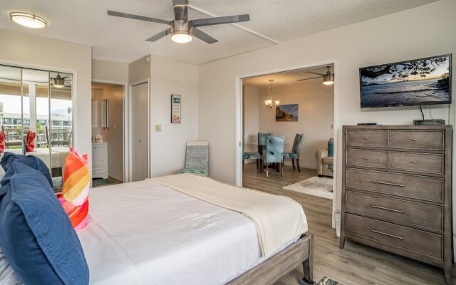 Maui Banyan H506 1 Bedroom Condo by RedAwning