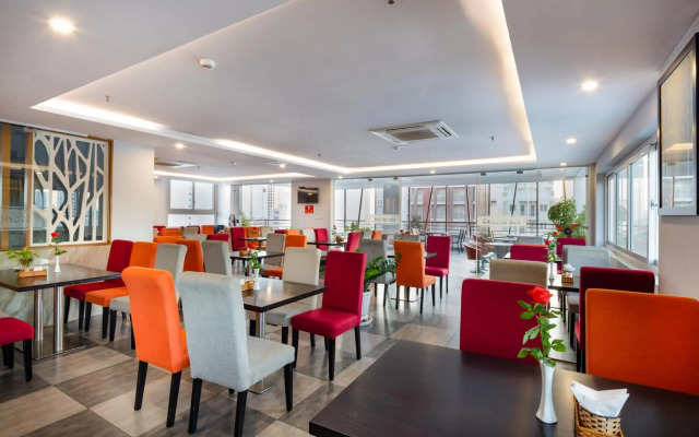 Maple Leaf Hotel & Apartment